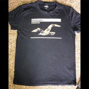 Men’s Hollister T-shirt.